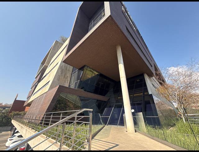 945M² OFFICE TO LET IN PARKTOWN